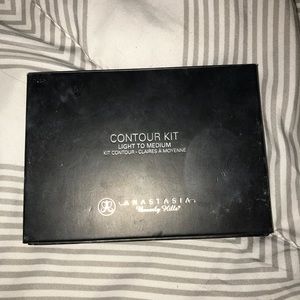 Anastasia Beverly Hills Contour Kit-used